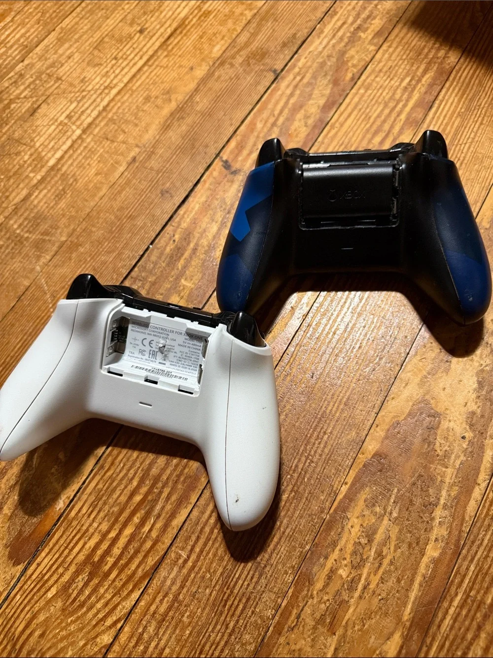 Xbox Wireless Controller Bundle - White and Blue